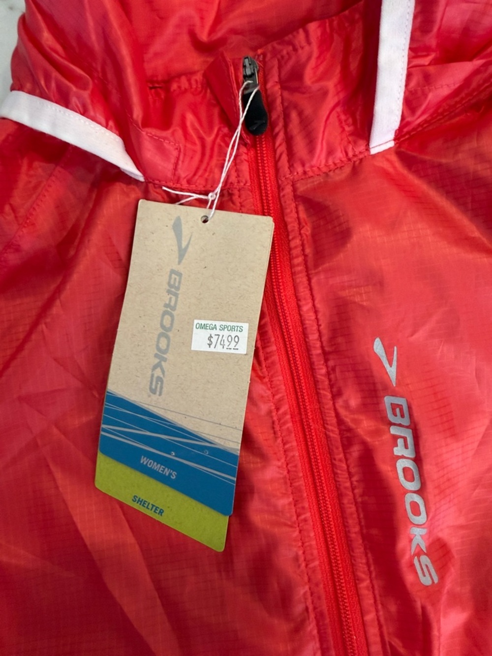 Brooks Women’s Medium LSD Light Wind and Rain Jacket with Hood - Winter Poppy - Picture 2 of 11